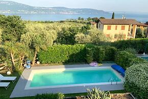 Casa Bougainville Shared Pool And Lake View