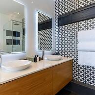 Camps Bay Nest - Townhouse With Ocean Views