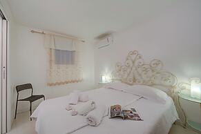 Casa Oleandri Shared Pool And Lake View