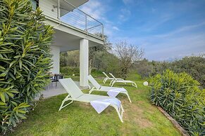 Casa Oleandri Shared Pool And Lake View