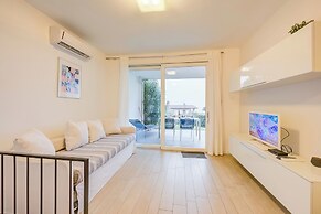 Casa Oleandri Shared Pool And Lake View