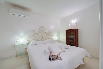 Casa Oleandri Shared Pool And Lake View