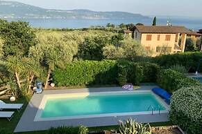 Casa Oleandri Shared Pool And Lake View