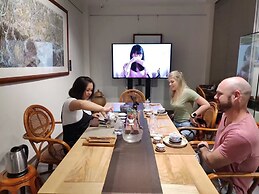 Guilin Village Creek Inn