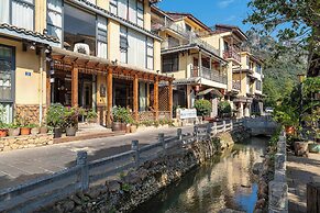 Guilin Village Creek Inn