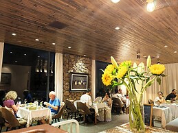 Guilin Village Creek Inn