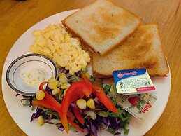 Guilin Village Creek Inn