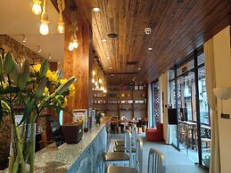 Guilin Village Creek Inn