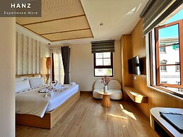 HANZ Lagoon Sunset Boutique Hotel