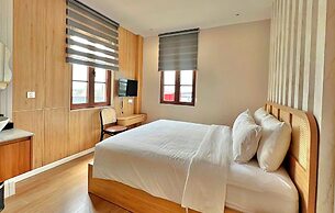 HANZ Lagoon Sunset Boutique Hotel