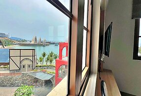 HANZ Lagoon Sunset Boutique Hotel