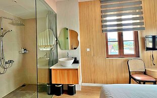 HANZ Lagoon Sunset Boutique Hotel