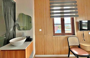 HANZ Lagoon Sunset Boutique Hotel