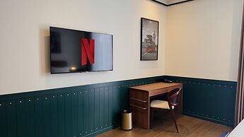 Ashley Tugu Tani Menteng