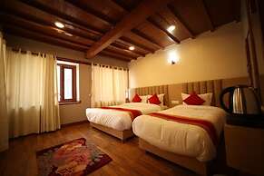 Redstone Regency Hotel