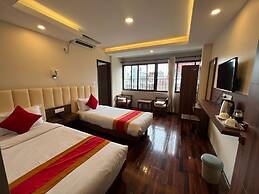 Redstone Regency Hotel