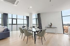 NAKA-RAJ Escape Hotel