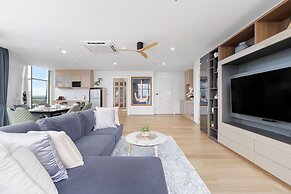 NAKA-RAJ Escape Hotel