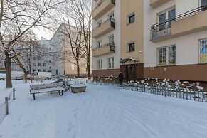 Bright Studio With Balcony by Renters