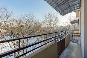 Bright Studio With Balcony by Renters