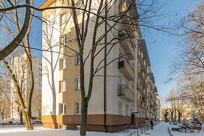 Bright Studio With Balcony by Renters