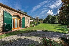 Citrus Charm Farmhouse