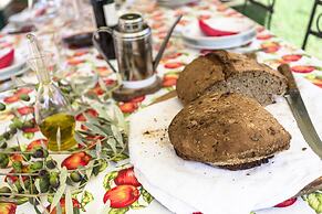 Citrus Charm Farmhouse