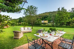 Citrus Charm Farmhouse