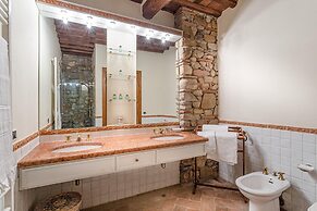 Citrus Charm Farmhouse