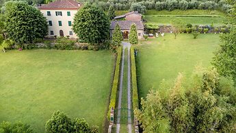 Citrus Charm Farmhouse