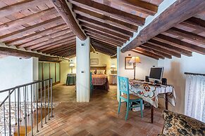 Citrus Charm Farmhouse