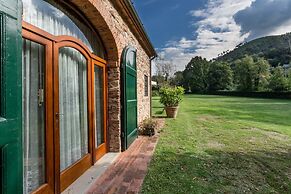 Citrus Charm Farmhouse