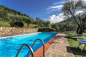 Citrus Charm Farmhouse