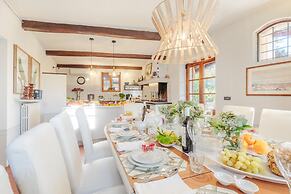 Amore Farmhouse Retreat