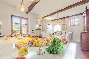 Amore Farmhouse Retreat