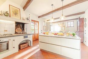 Amore Farmhouse Retreat