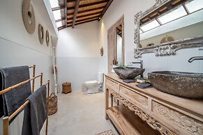 Katak Villa by Villa Finder