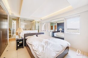 Beautiful 1 Bed on the River