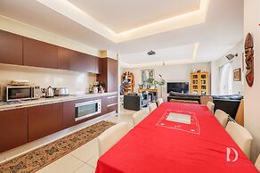 Beautiful 1 Bed on the River