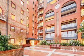 Beautiful 1 Bed on the River