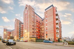 Beautiful 1 Bed on the River