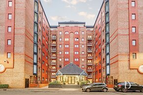 Beautiful 1 Bed on the River