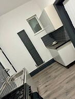 Elegant 2-bedroom Apartment Near City Centre