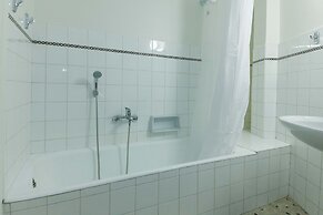 Koukaki Vintage Look 2BR Apt w Balcony