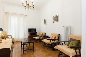 Koukaki Vintage Look 2BR Apt w Balcony