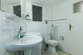 Koukaki Vintage Look 2BR Apt w Balcony