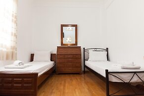 Koukaki Vintage Look 2BR Apt w Balcony