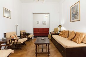 Koukaki Vintage Look 2BR Apt w Balcony