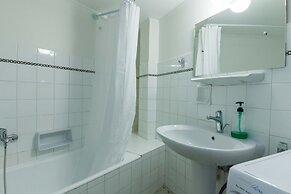 Koukaki Vintage Look 2BR Apt w Balcony