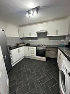 Stunning 2-bed Apartment in Hornchurch